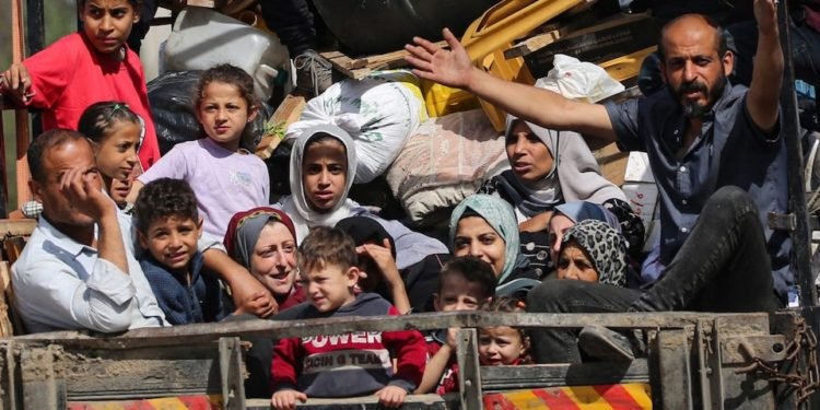 Israel-cuts-off-Hamas-‘lifeline-by-seizing-Gaza-side-of-750x375