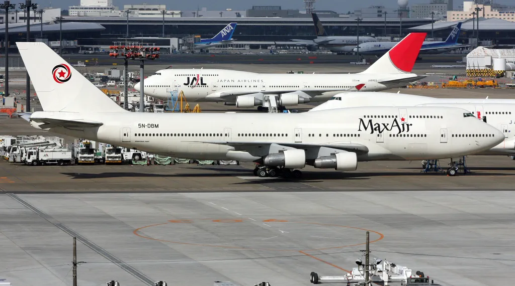 5n-dbm-max-air-boeing-747-346_PlanespottersNet_119869