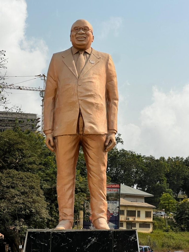 Nana-Addo_statue_original-768x1024