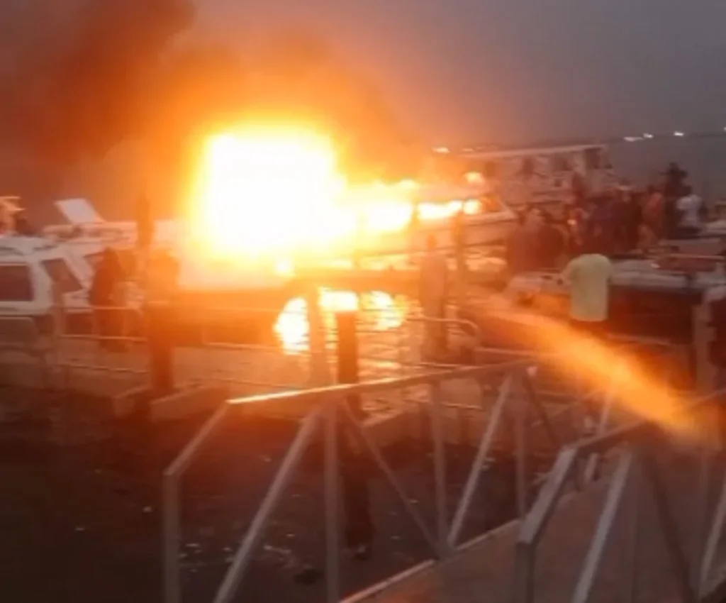 fire-at-boat-terminal-